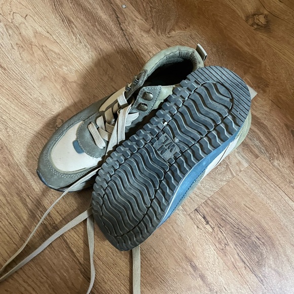 Madewell Hiking Boots - Picture 1 of 3
